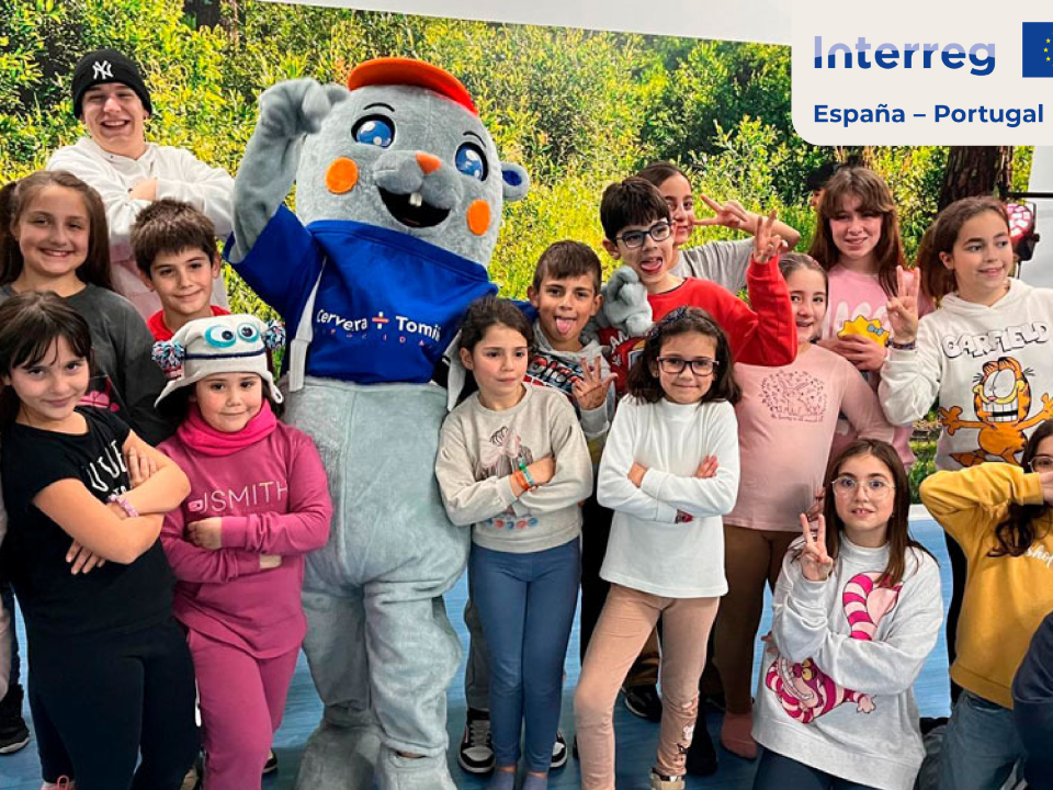Nenos e nenas de Cerveira e Tomiño presentarán xuntos a nova canción de Mizi, a mascota da Eurocidade